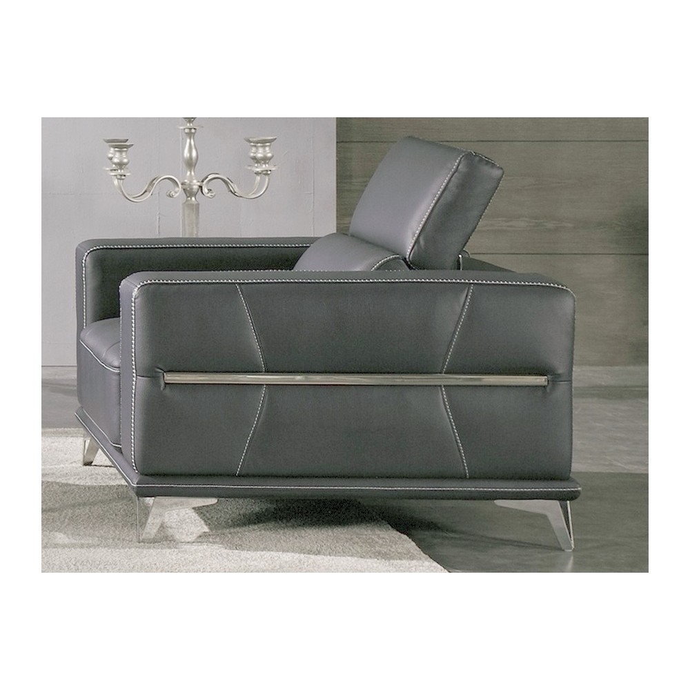 Un fauteuil 1 place en cuir italien buffle VEGA, gris foncé avec surpiqure gris clair Un fauteuil 1 place en cuir italien buffle VEGA, gris foncé avec surpiqure gris clair