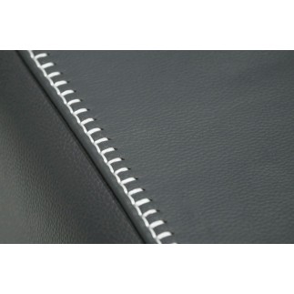 Un fauteuil 1 place en cuir italien buffle VEGA, gris foncé avec surpiqure gris clair