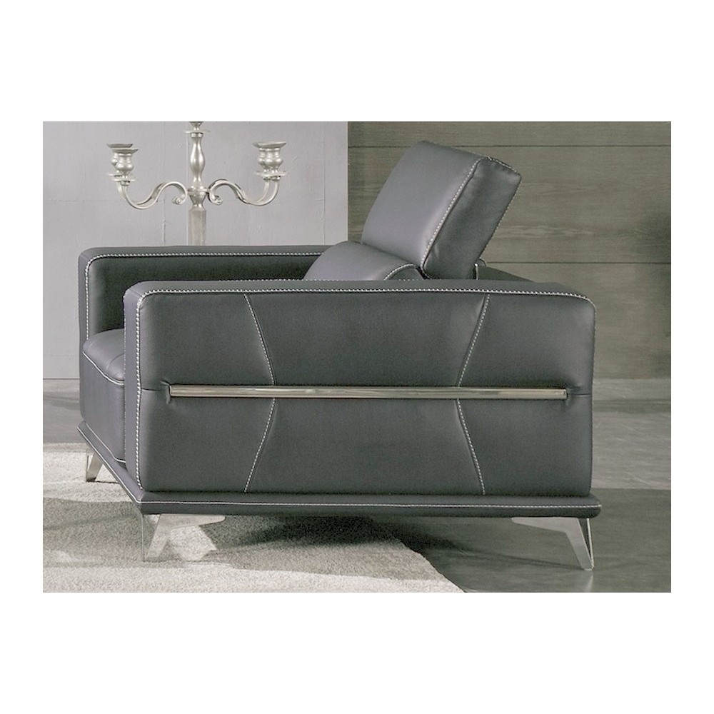 Un fauteuil 1 place en cuir italien buffle VEGA, gris foncé avec surpiqure gris clair Un fauteuil 1 place en cuir italien buffle VEGA, gris foncé avec surpiqure gris clair