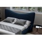 Lit design en velours de luxe NOAH, avec sommier à lattes offert, bleu foncé, 140x200 Lit design en velours de luxe NOAH, avec sommier à lattes offert, bleu foncé, 140x200