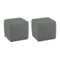 Ensemble de 2 poufs carrés en cuir, gris clair. Ensemble de 2 poufs carrés en cuir, gris clair.
