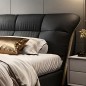 Lit design en cuir italien luxe VENESO avec sommier à lattes inclus, noir Lit design en cuir italien luxe VENESO avec sommier à lattes inclus, noir