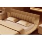 Lit design en cuir italien de luxe BELIA, beige, avec 1 chevet Erima inclus, 140x190 Lit design en cuir italien de luxe BELIA, beige, avec 1 chevet Erima inclus, 140x190