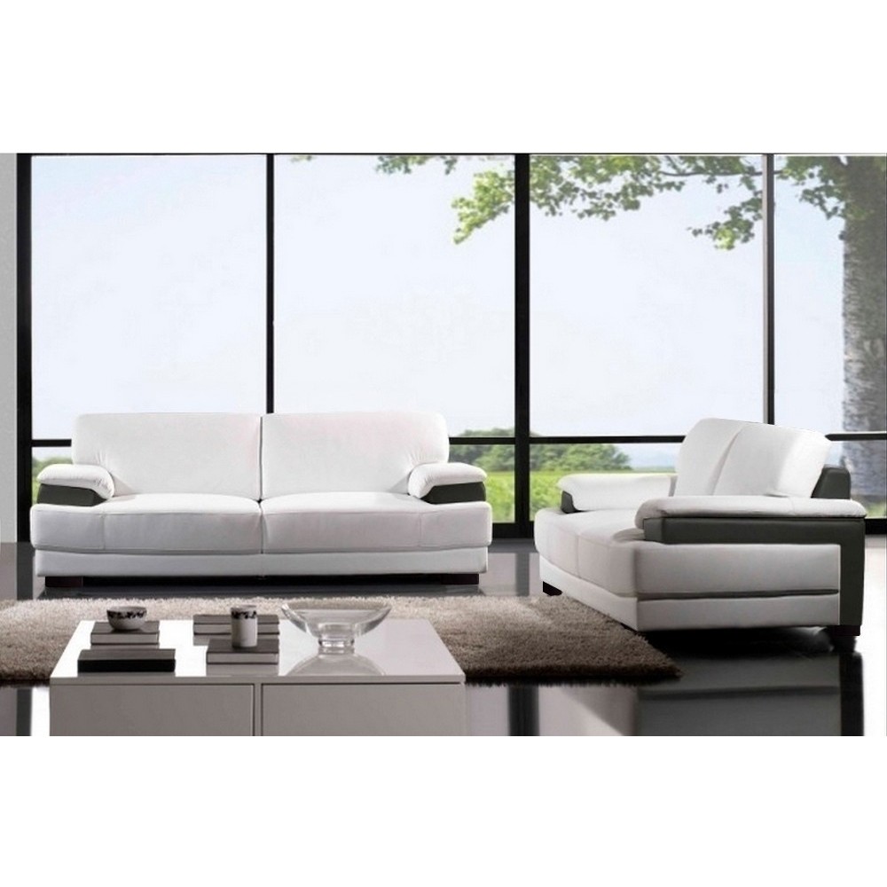 Ensemble CAPRI composé de 2 canapés 2 places en 100% tout cuir luxe haut de gamme italien vachette. Blanc et gris taupe Ensemble CAPRI composé de 2 canapés 2 places en 100% tout cuir luxe haut de gamme italien vachette. Blanc et gris taupe