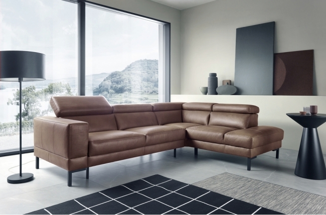 canapé d'angle en 100% tout cuir italien de luxe 5/6 places naya, assise électrique qui coulisse, marron, angle droit canapé d'angle en 100% tout cuir italien de luxe 5/6 places naya, assise électrique qui coulisse, marron, angle droit