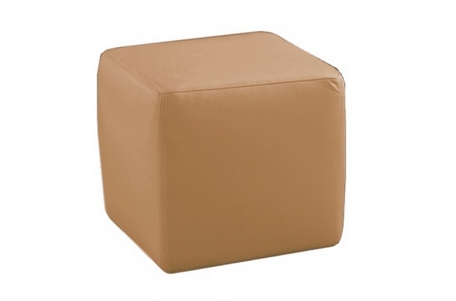 un pouf carré en cuir, beige